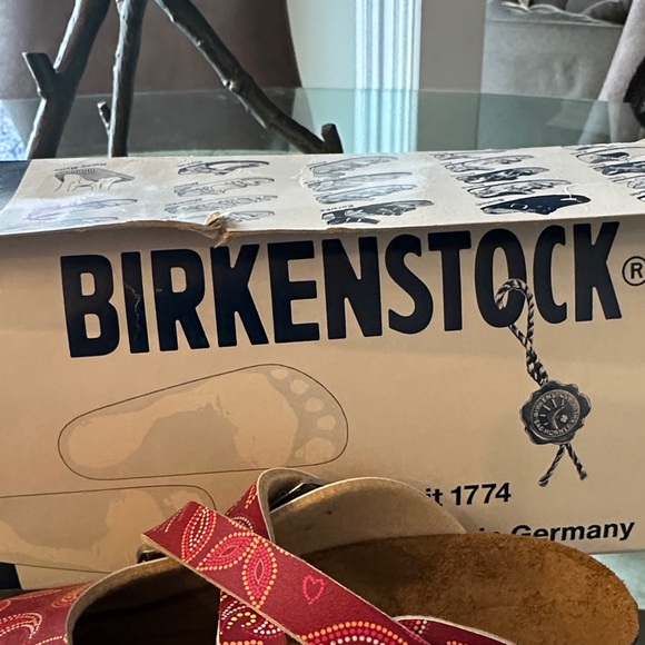New in Box Birkenstock Dorian Kids Red Paisley Sandals sz 10-10 1/2 ( 28 ) - Picture 2 of 10